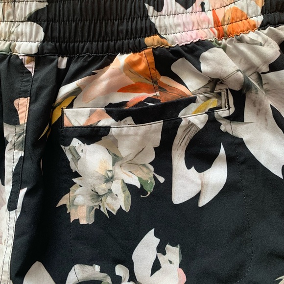 🌸ATHLETA PAPER FLOWERS PRINTED HUDSON SHORTIE-12🌸 - Picture 9 of 12